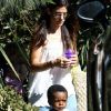 Sandra Bullock rentrant chez elle à Los Angeles le 29 août 2011 avec son petit Louis