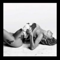 Lady Gaga, quasi-nue et sans maquillage, revisite et remixe Yoü and I
