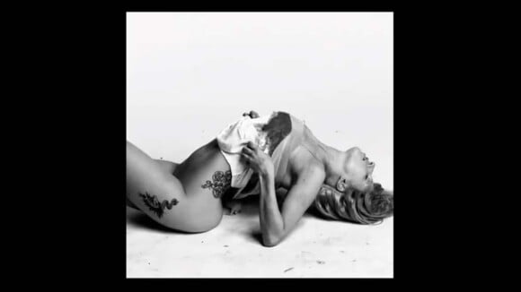 Lady Gaga, quasi-nue et sans maquillage, revisite et remixe Yoü and I