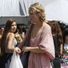 La chanteuse Taylor Swift, au marché aux puces de West Hollywood, joue la bohème avec sa robe brodée Free People. 28 août 2011.