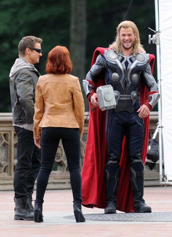 Jeremy Renner, Scarlett Johansson et Chris Hemsworth sur le tournage de The Avengers, à New York, le 2 septembre 2011.