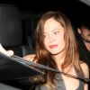 Rose McGowan sort du restaurant Craig à West Hollywood, visiblement alcoolisée, vendredi 2 septembre 2011.
