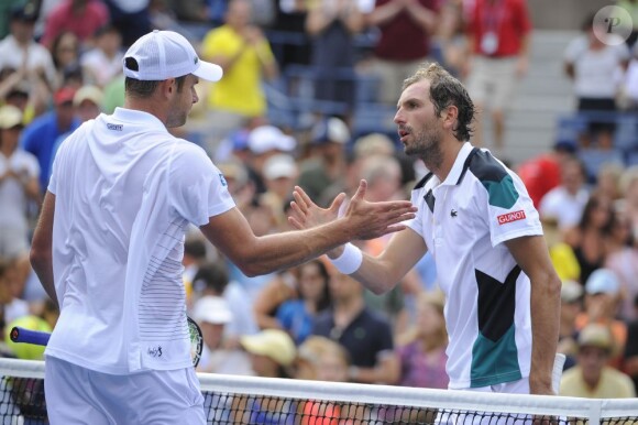 Sous les yeux de sa belle Brooklyn Decker, Andy Roddick s'est défait du Français Julien Benneteau au troisième tour de l'US Open le dimanche 4 septembre 2011