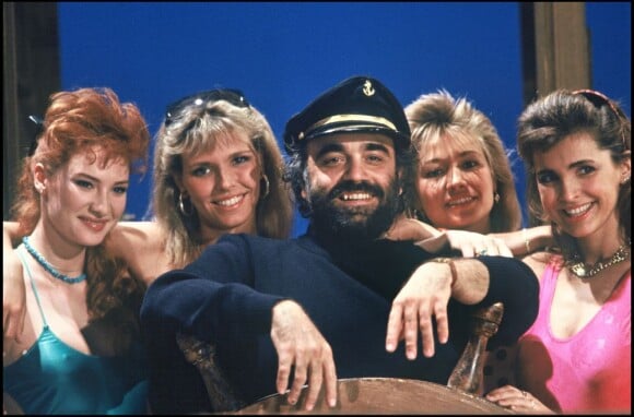 Demis Roussos et les Coco girls en 1986.