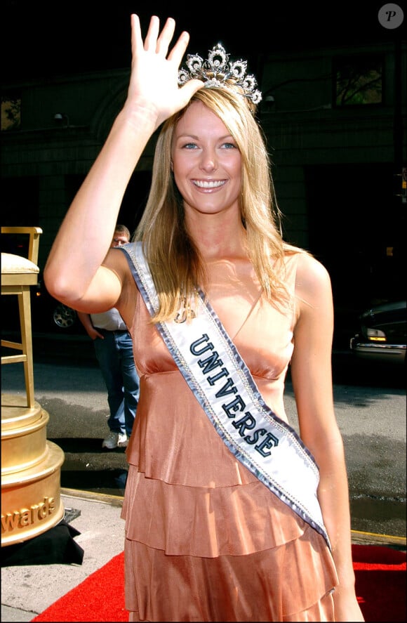 Jennifer Hawkins Miss Univers 2004