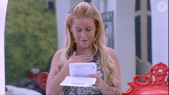 Sabrine lit une lettre à Geof dans Secret Story 5