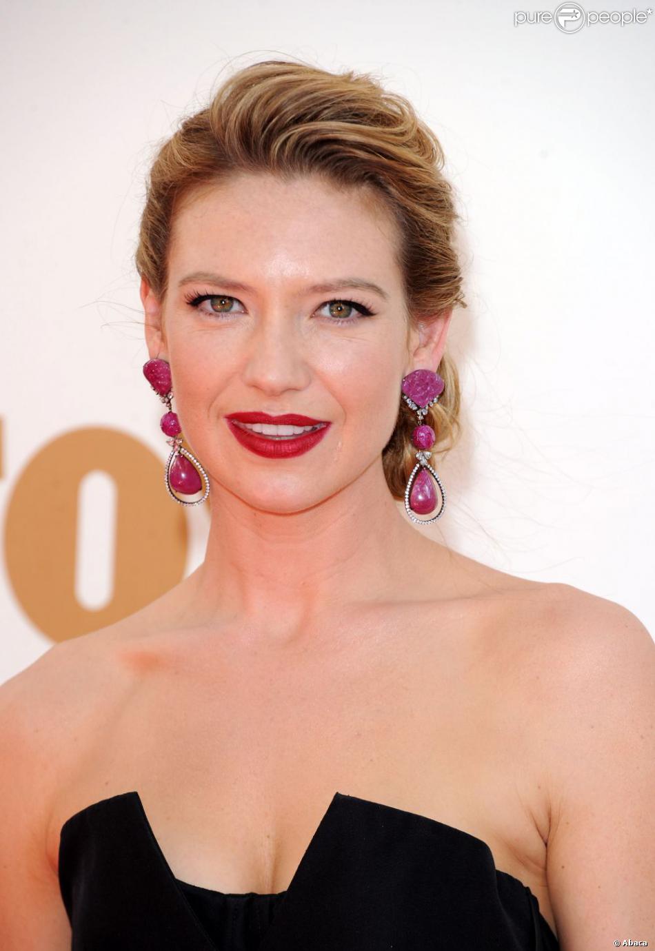 Anna Torv sur le tapis rouge lors des 63ème Emmy Awards à ...
