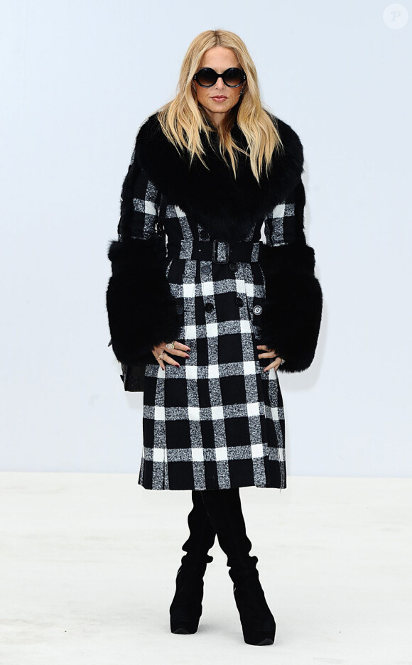 Rachel Zoe lors du défilé Burberry (collection printemps-été) à Londres le 19 septembre 2011