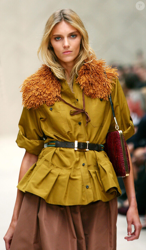 Le défilé Burberry (collection printemps-été) à Londres le 19 septembre 2011