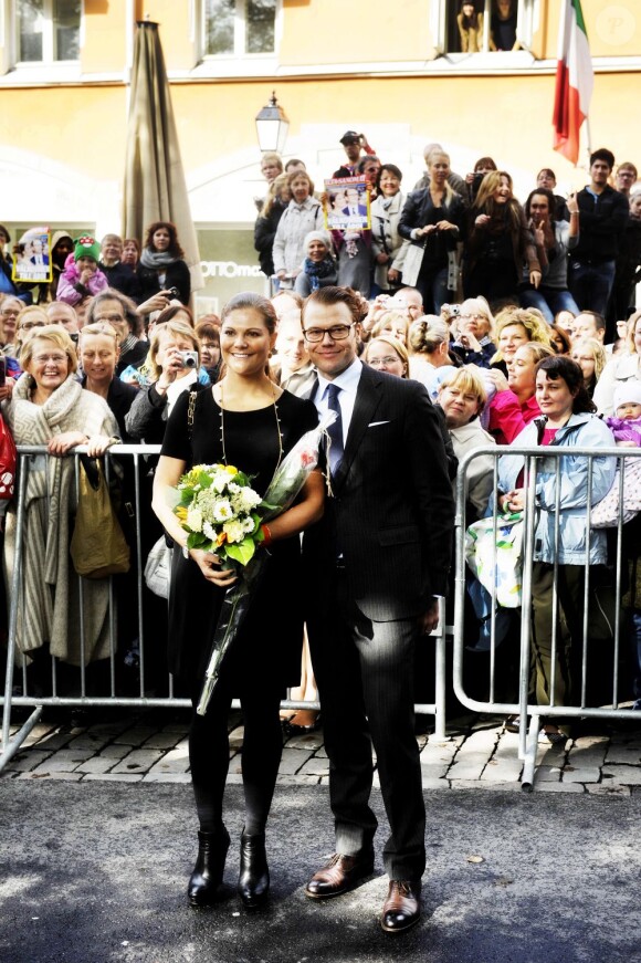 Le prince Daniel et la princesse Victoria de Suède prennent la pose à Abo en Finlande le 20 septembre 2011