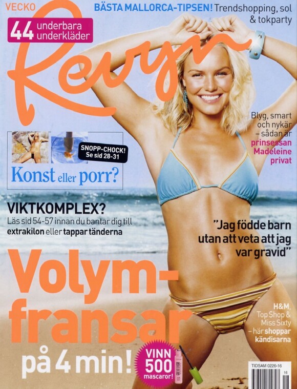 Surfant sur l'image du film Blue Crush, le magazine de suédois Vecko Revyn réalise une couverture de Kate Bosworth en bikini. 2003.