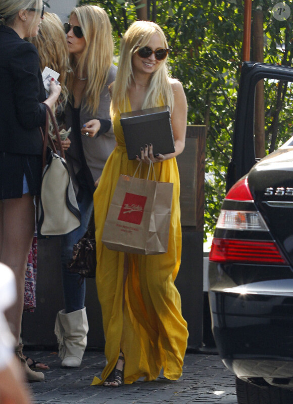 Nicole Richie à la sortie d'un restaurant pour son anniversaire le 21 septembre 2011