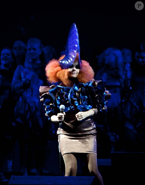Björk présente Biophilia en live au Bestival de l'île de Wight, le 11 septembre 2011.