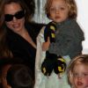 Angelina Jolie quitte la maison de Gwen Stefani après avoir passé l'après-midi avec leurs enfants le 26 septembre 2011