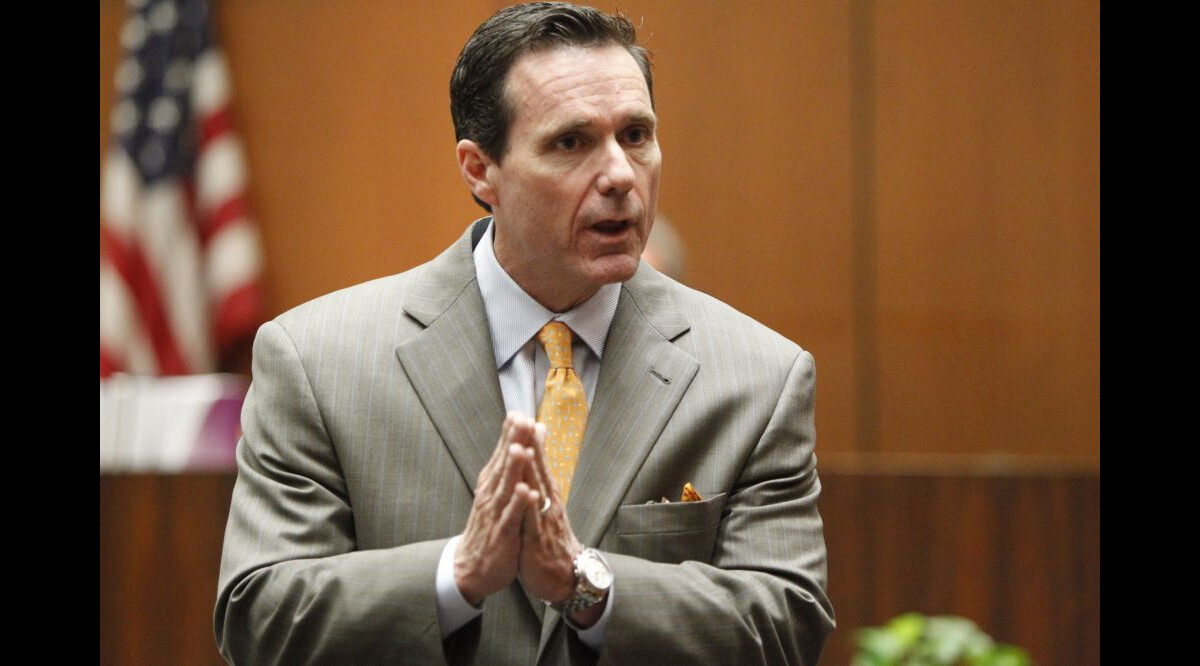 Photo : Ed Chernoff, l'avocat du docteur Conrad Murray lors de son ...