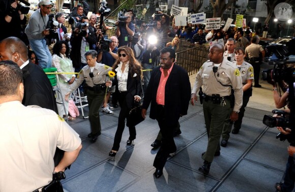 Arrivée de LaToya Jackson au procès du docteur Conrad Murray au tribunal de Los Angeles le 27 septembre 2011, accusé d'homicide involontaire sur Michael Jackson