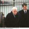 Charles Aznavour aux obsèques de Gilbert Bécaud le 21 décembre 2001 à La Madeleine.