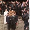 Emporté le 18 décembre 2011 par un cancer des poumons, Gilbert Bécaud a reçu l'adieu des siens, de ses pairs et du public le 21 décembre à l'église de la Madeleine.