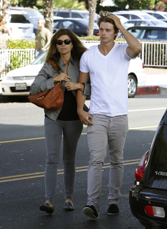 Maria Shriver et son fils Patrick ont passé près d'une heure à l'hôtel avec Arnold Schwarzenegger, à Santa Monica, le 25 septembre 2011.