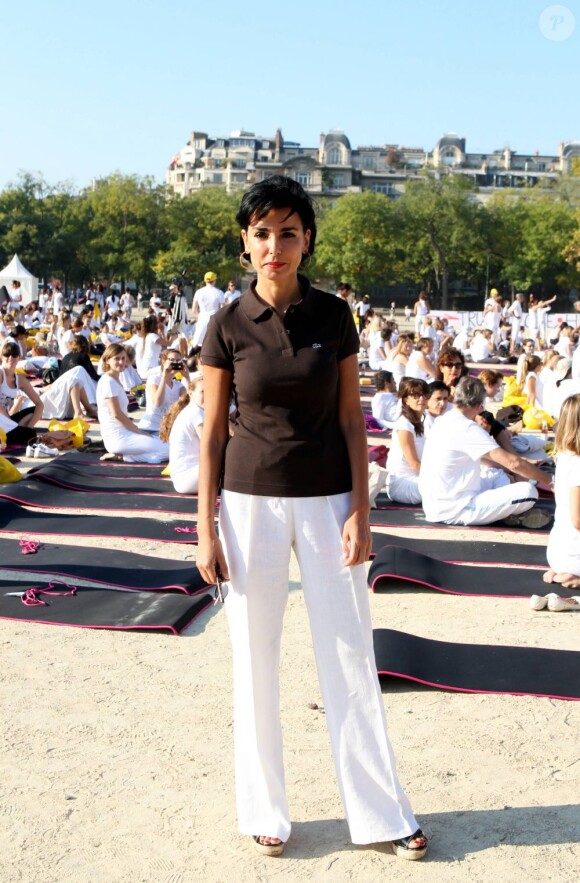 Rachida Dati assiste à la White Yoga Session, au Champ de Mars, à Paris. 2 octobre 2011