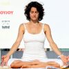 Elena Brower, spécialiste du yoga, lors de la White Yoga Session, au Champ de Mars, à Paris. 2 octobre 2011