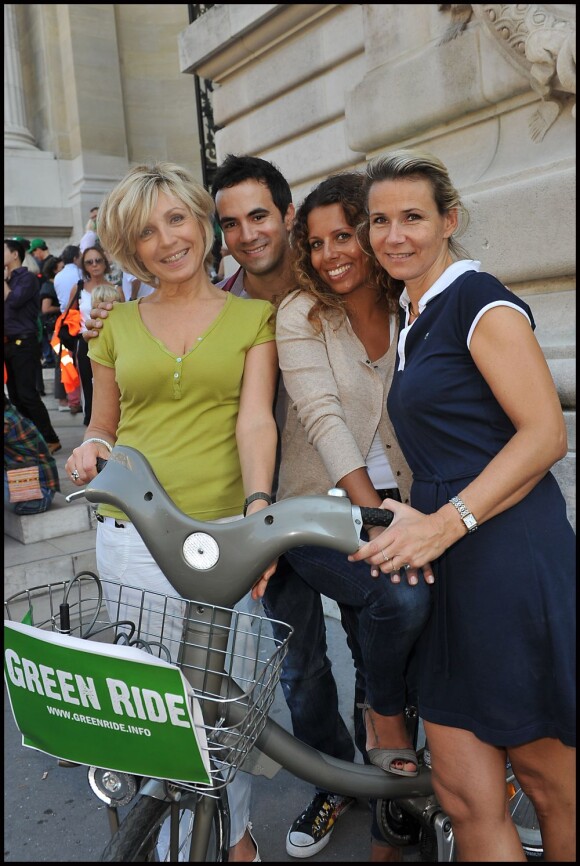 Evelyne Dhéliat, Alex Goude, Valérie Alexandre et Nathalie Rihouet lors de la Green Ride 2011, le 2 octobre.