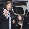 Katie Holmes se balade avec sa fille Suri Cruise à Pittsburgh le 3 octobre 2011