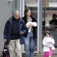 Katie Holmes se balade avec sa fille Suri Cruise à Pittsburgh le 3 octobre 2011