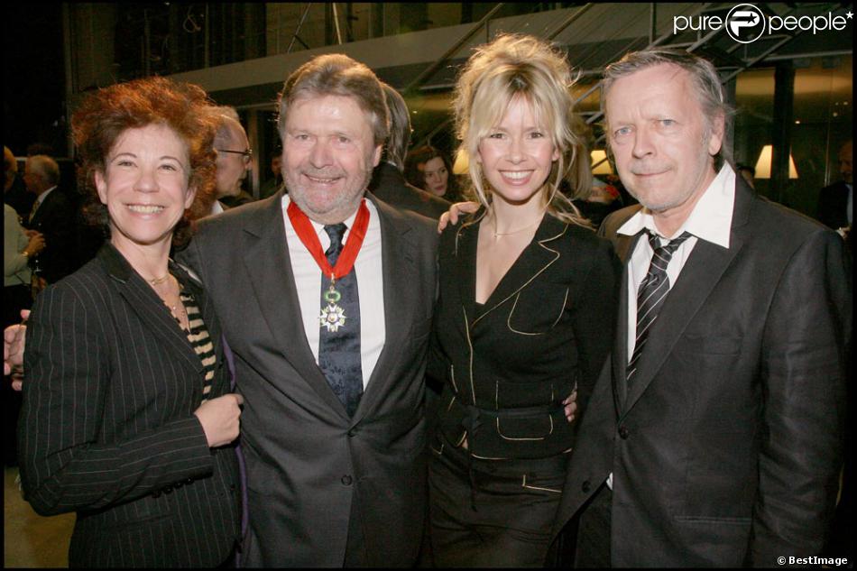 Romane Cerda Et Renaud En Mars 2009 A La Remise Des Insignes De Commandeur Dans L Ordre De La Legion D Honneur A Alain Dominique Perrin Avec La Veuve De Coluche Purepeople