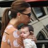 Victoria Beckham ne quitte pas sa petite Harper Seven née le 10 juillet. New York, 16 septembre 2011