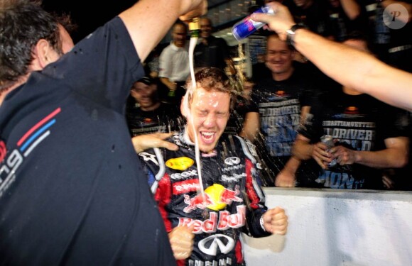 Sebastian Vettel, extrêmement ému malgré la facilité avec laquelle il domine la saison en cours, est devenu champion du monde pour la deuxième fois le 9 octobre 2011 grâce à sa 3e place lors du Grand Prix du Japon de Suzuka.
A 24 ans, 3 mois et 6 jours, Sebastian Vettel est devenu le plus jeune pilote de l'histoire de la F1 à remporter le titre de champion du monde deux saisons consécutives.