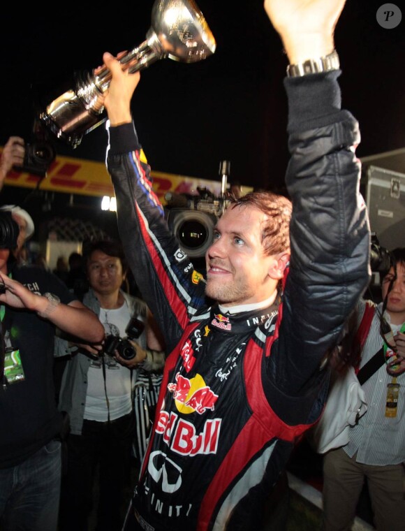 Sebastian Vettel, extrêmement ému malgré la facilité avec laquelle il domine la saison en cours, est devenu champion du monde pour la deuxième fois le 9 octobre 2011 grâce à sa 3e place lors du Grand Prix du Japon de Suzuka.
A 24 ans, 3 mois et 6 jours, Sebastian Vettel est devenu le plus jeune pilote de l'histoire de la F1 à remporter le titre de champion du monde deux saisons consécutives.