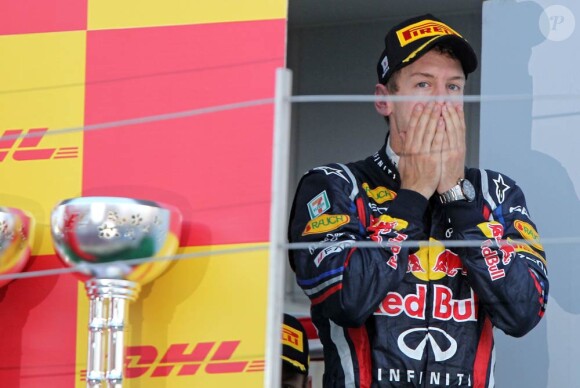 Sebastian Vettel, extrêmement ému malgré la facilité avec laquelle il domine la saison en cours, est devenu champion du monde pour la deuxième fois le 9 octobre 2011 grâce à sa 3e place lors du Grand Prix du Japon de Suzuka.
A 24 ans, 3 mois et 6 jours, Sebastian Vettel est devenu le plus jeune pilote de l'histoire de la F1 à remporter le titre de champion du monde deux saisons consécutives.