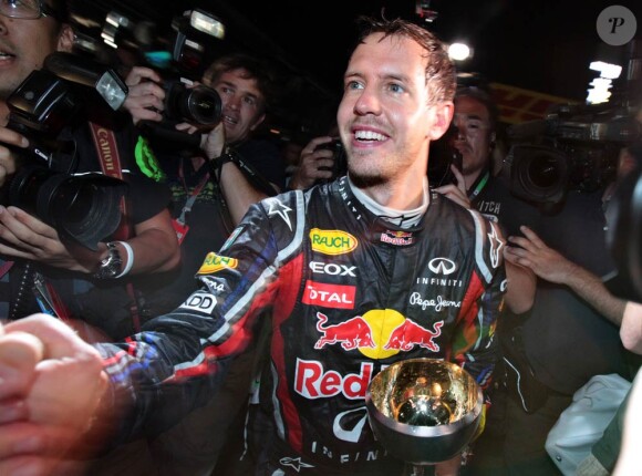 Sebastian Vettel, extrêmement ému malgré la facilité avec laquelle il domine la saison en cours, est devenu champion du monde pour la deuxième fois le 9 octobre 2011 grâce à sa 3e place lors du Grand Prix du Japon de Suzuka.
A 24 ans, 3 mois et 6 jours, Sebastian Vettel est devenu le plus jeune pilote de l'histoire de la F1 à remporter le titre de champion du monde deux saisons consécutives.