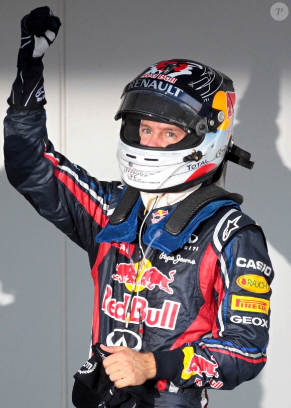 Sebastian Vettel, extrêmement ému malgré la facilité avec laquelle il domine la saison en cours, est devenu champion du monde pour la deuxième fois le 9 octobre 2011 grâce à sa 3e place lors du Grand Prix du Japon de Suzuka.
A 24 ans, 3 mois et 6 jours, Sebastian Vettel est devenu le plus jeune pilote de l'histoire de la F1 à remporter le titre de champion du monde deux saisons consécutives.