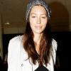 Jessica Biel tout juste arrivée de Paris, foule le sol de l'aéroport de Los Angeles. Le 10 octobre 2011