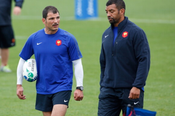 Marc Lièvremont et Emile Ntamack le 10 octobre lors d'une séance d'entraînement de l'équipe de France à Auckland