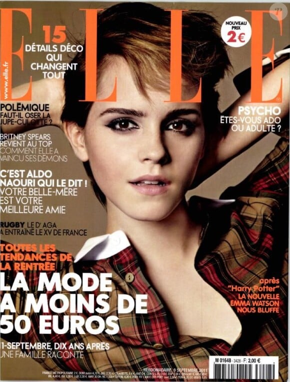 L'actrice Emma Watson vient séduite la France grâce à sa couverture du magazine Elle. Septembre 2011.