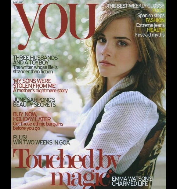 Lumineuse sans strass ni paillettes, Emma Watson étonne par sa beauté et sa simplicité. You, juillet 2007.