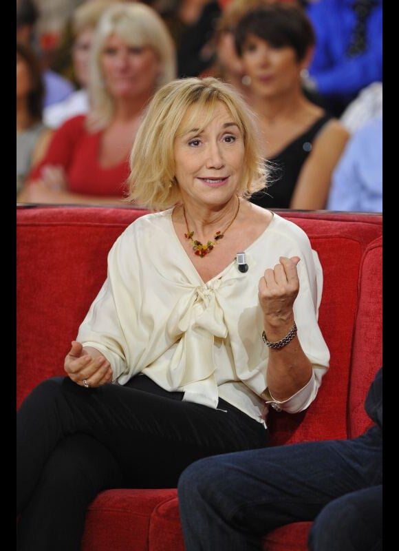 Marie-Anne Chazel lors de l'enregistrement de Vivement Dimanche diffusé le 16 octobre 2011 sur France 2