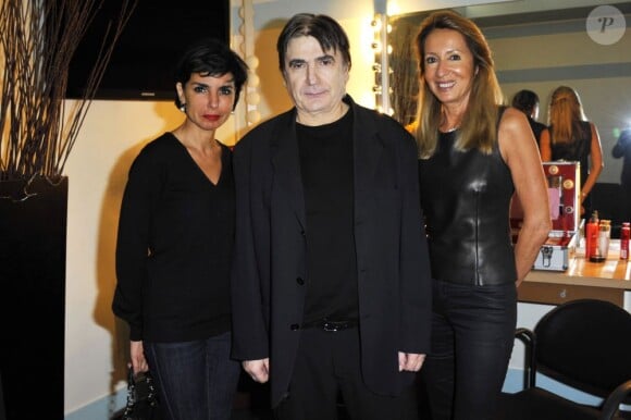 Rachida Dati et Nicole Coullier lors du concert exceptionnel de Serge Lama, à L'Olympia, le 9 octobre 2011.