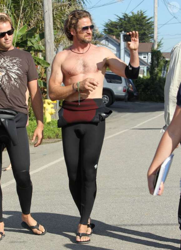 Gerard Butler sur le tournage de Of Men and Mavericks, le 14 octobre 2011 à Santa Cruz, Californie.