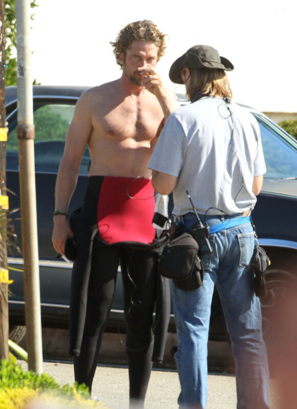 Le beau Gerard Butler sur le tournage de Of Men and Mavericks, le 11 octobre 2011 à Los Angeles.