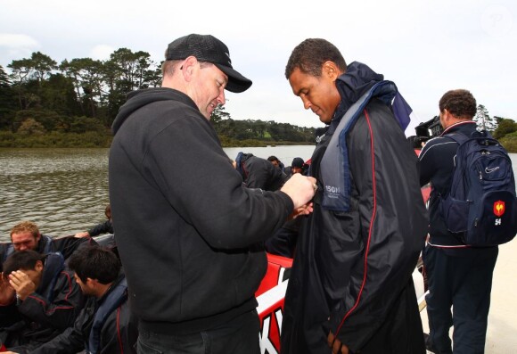 Thierry Dusautoir et l'équipe de France le 17 octobre 2011 à Riverhead au nord-ouest d'Auckland