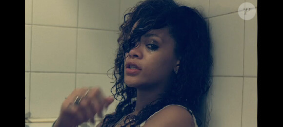 Rihanna très trash dans son dernier clip We Found love !