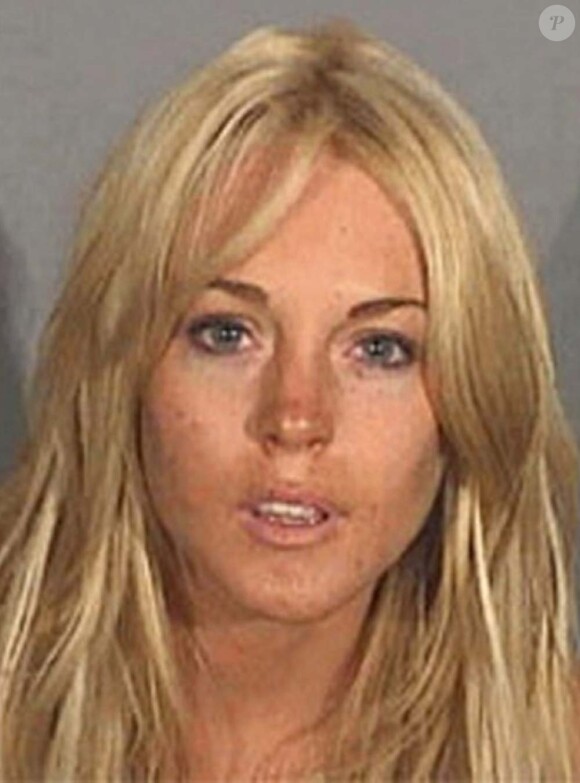Lindsay Lohan à Santa Monica est arrêté par la police le 24 juillet 2007. Elle conduit sous l'influence de l'alcool et détient de la cocaïne. C'est le début d'une longue carrière judiciaire pour l'actrice.