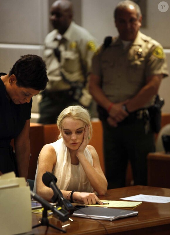 Lindsay Lohan devant le juge, à Los Angeles, le 19 octobre 2011.