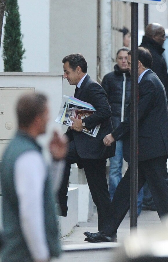 Le président Sarkozy rend visite à Carla Bruni, maman d'une petite Giulia depuis le 19 octobre 2011. Le 20 octobre