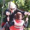 Gwen Stefani se rend dans un jardin public avec ses enfants, samedi 22 octobre 2011.