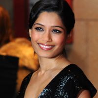 Freida Pinto : En célibataire et de toute beauté à Londres